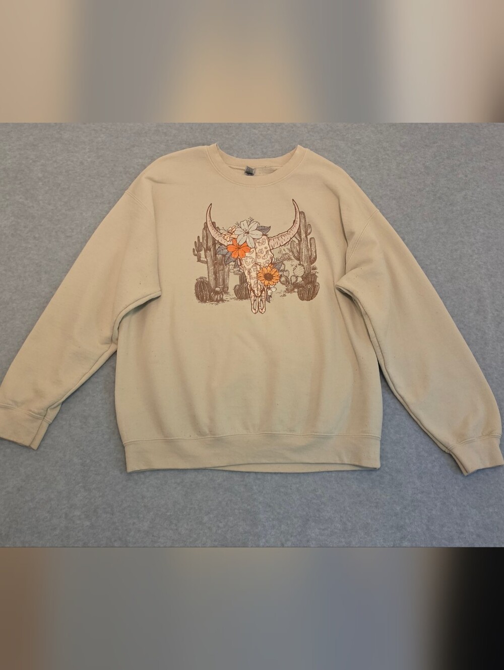 Womens Beige Graphic Crewneck Sweatshirt - Desert Skull Floral